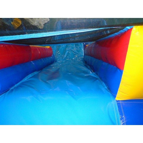 Riesige Wasserrutsche Riesige Wasserrutsche
